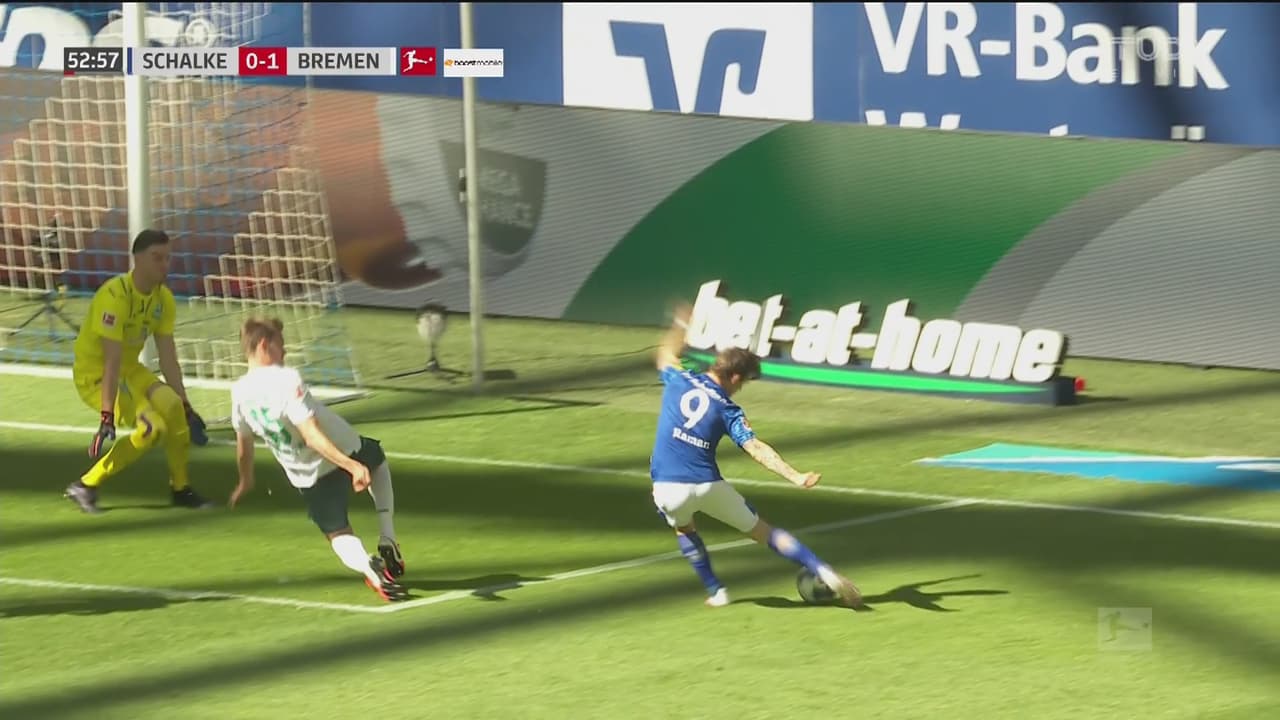 ¡El portero se convierte en héroe! Pavlenka le quita el gol a Benito Raman