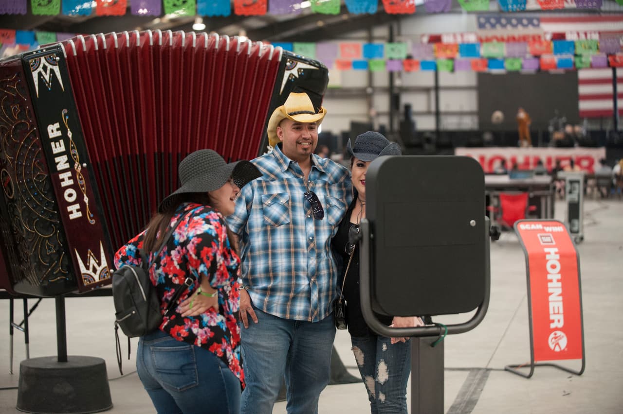 7 escenarios y mas de 50 artistas en 3 dias fueron los ingredientes para PuebloFest el 17 al 19 de marzo donde llegaron personas para disfrutar de todo el estado de California.