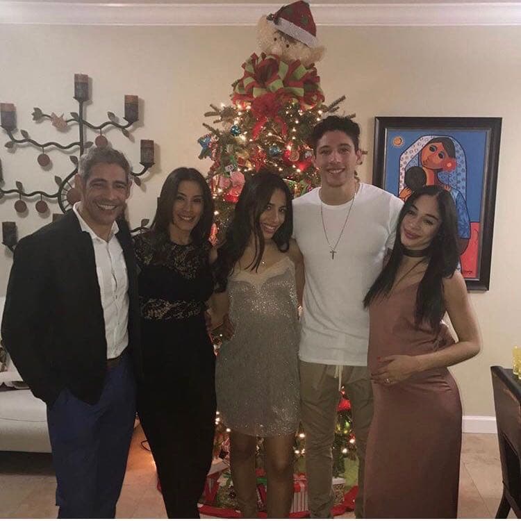 La noticia del embarazo de la hija mayor de Johhny fue una gran bendición para la familia Lozada ¡Todos querían ya ser abuelos y tíos!