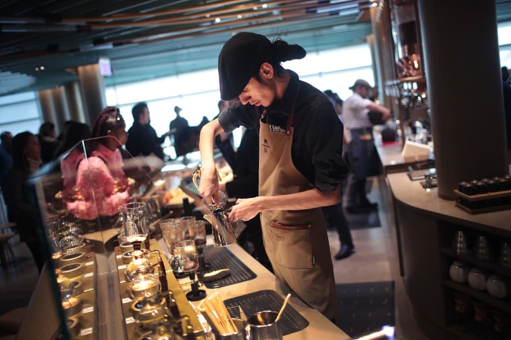 El Chicago Reserve Roastery espera atraer hasta 8,000 personas al día en sus tres cafeterías principales.