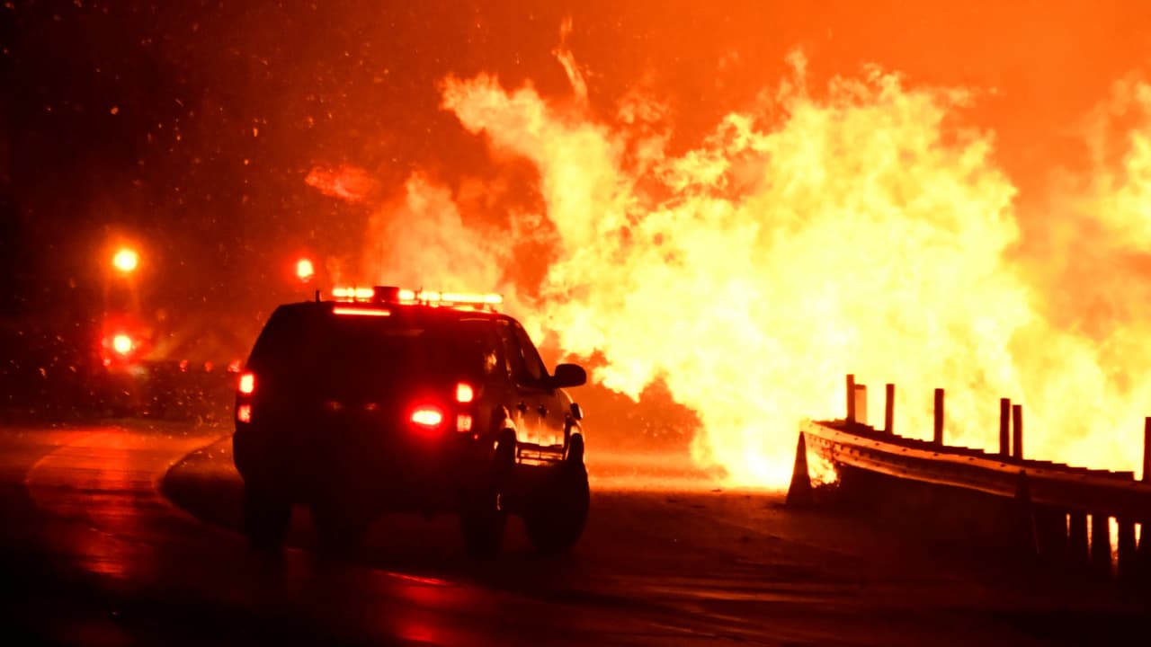 Apagones masivos: un fin de semana extremo para California debido a los incendios
