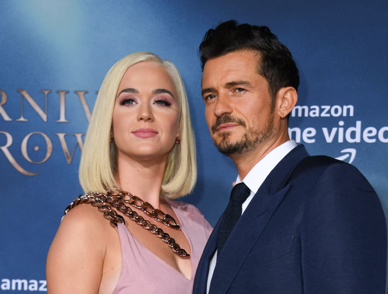 El 14 de febrero de 2019, Orlando Bloom pidió la mano de Katy Perry. El actor 
<b><a href="https://www.univision.com/famosos/con-un-gran-anillo-de-compromiso-de-5-000-000-katy-perry-y-orlando-bloom-se-comprometen-fotos">entregó a la cantante un costoso anillo con 9 diamantes en forma de flor</a></b> para comprometerse en matrimonio.