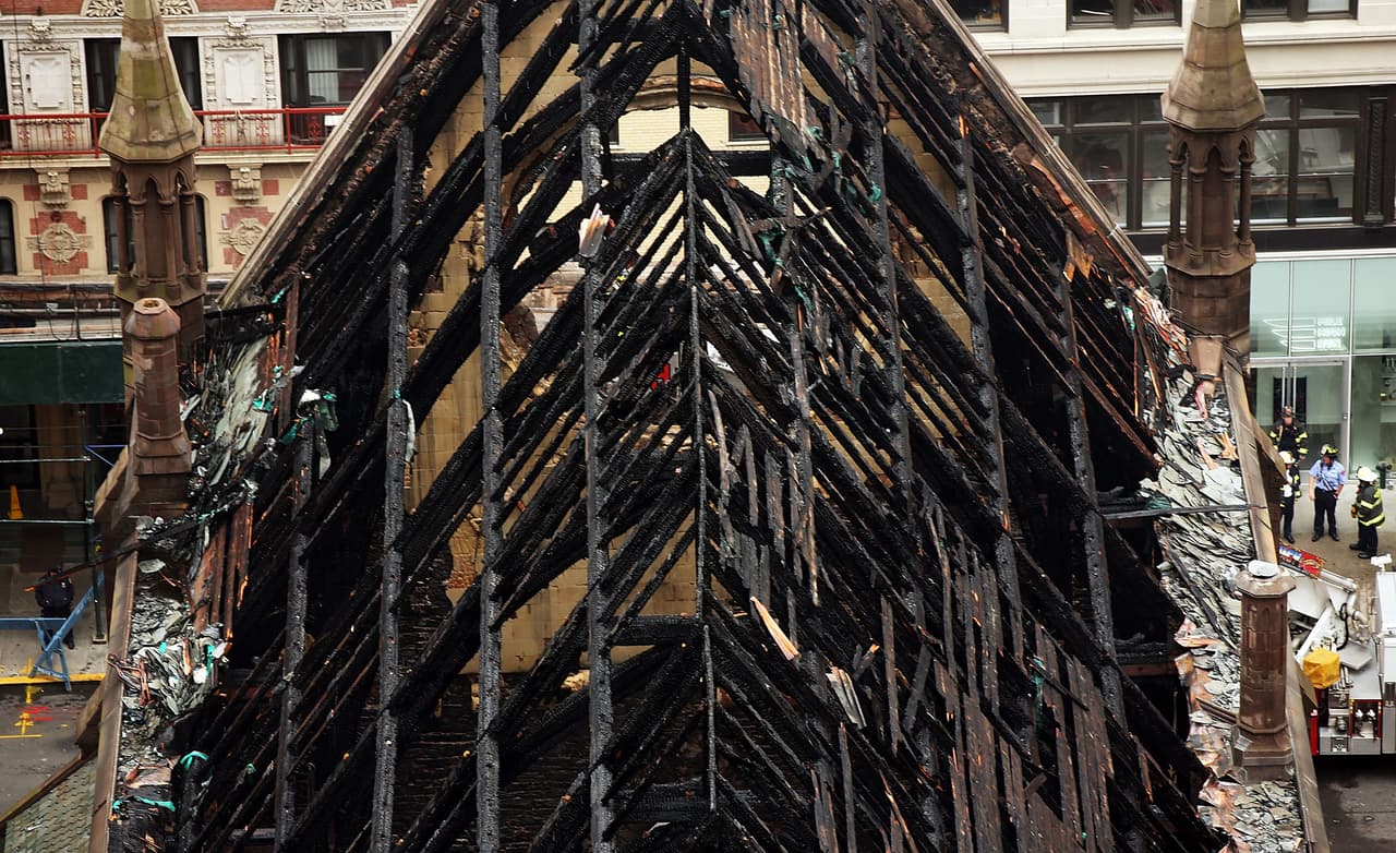 “Sospechoso” el fuego que acabó con la catedral Saint Sava en Manhattan