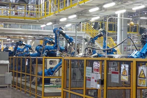 Localizado en Celaya, Guanajuato, la planta cuya inversión fue de $800 millones de dólares iniciará producción a menos de dos años del inicio de su construcción a principios de 2012, y empleará a 3,200 asociados con una capacidad anual de 200,000 vehículos y motores cuando está alcance la producción completa a finales de año. Además de su Honda Fit 2015, la planta comenzará la producción a finales de año de todas las nuevas compactas SUV. La apertura de la Planta en Celaya incrementa la capacidad anual de producción de automóviles en Norte América en un aproximado de 1.92 millones de unidades.