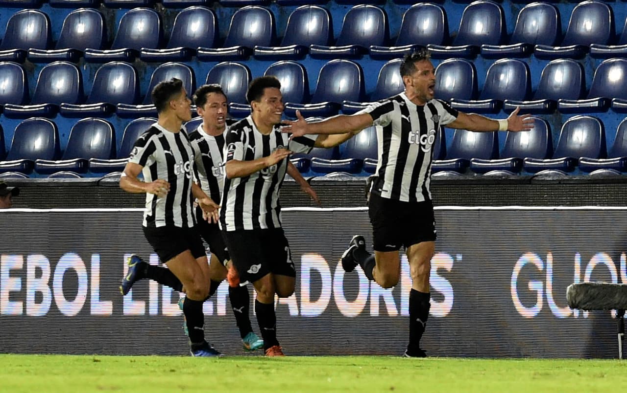 Libertad y Paranaense empataron 1-1, pero el club brasileño calificó a los Cuartos de Final por ganar 2-1 la ida de los Octavos de Final.