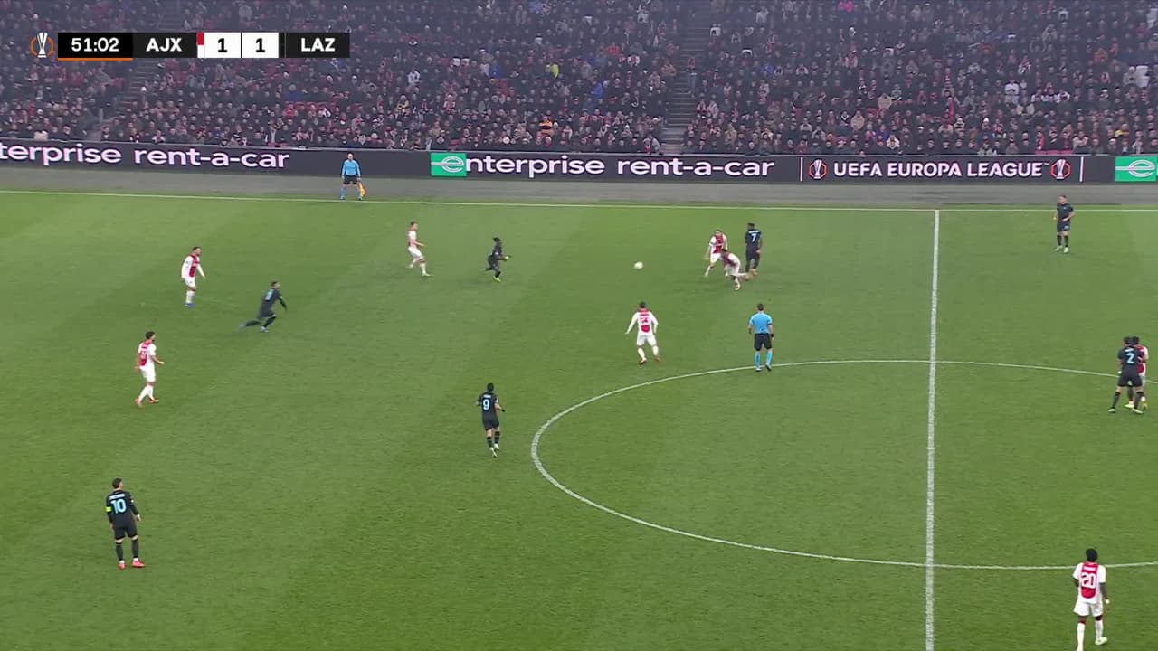 ¡GOL!  anota para Lazio. Fisayo Dele-Bashiru