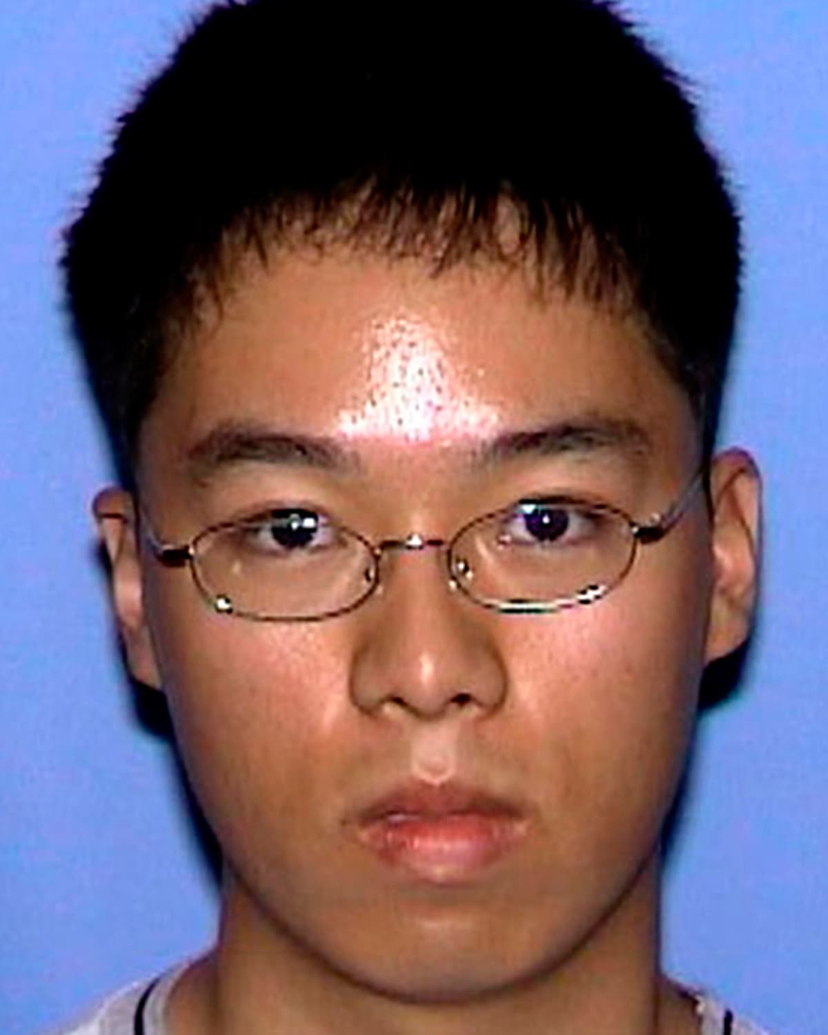 <b>Virginia Tech, 2007. 32 muertos. Seung-Hui Cho,</b> estudiante surcoreano de literatura inglesa en el Tecnológico de Virginia, disparó contra sus compañeros en el dormitorio del campus y en un salón de clases armado de dos pistolas. Acorralado por la policía se quitó la vida. En el incidente resultaron también 29 personas heridas.
