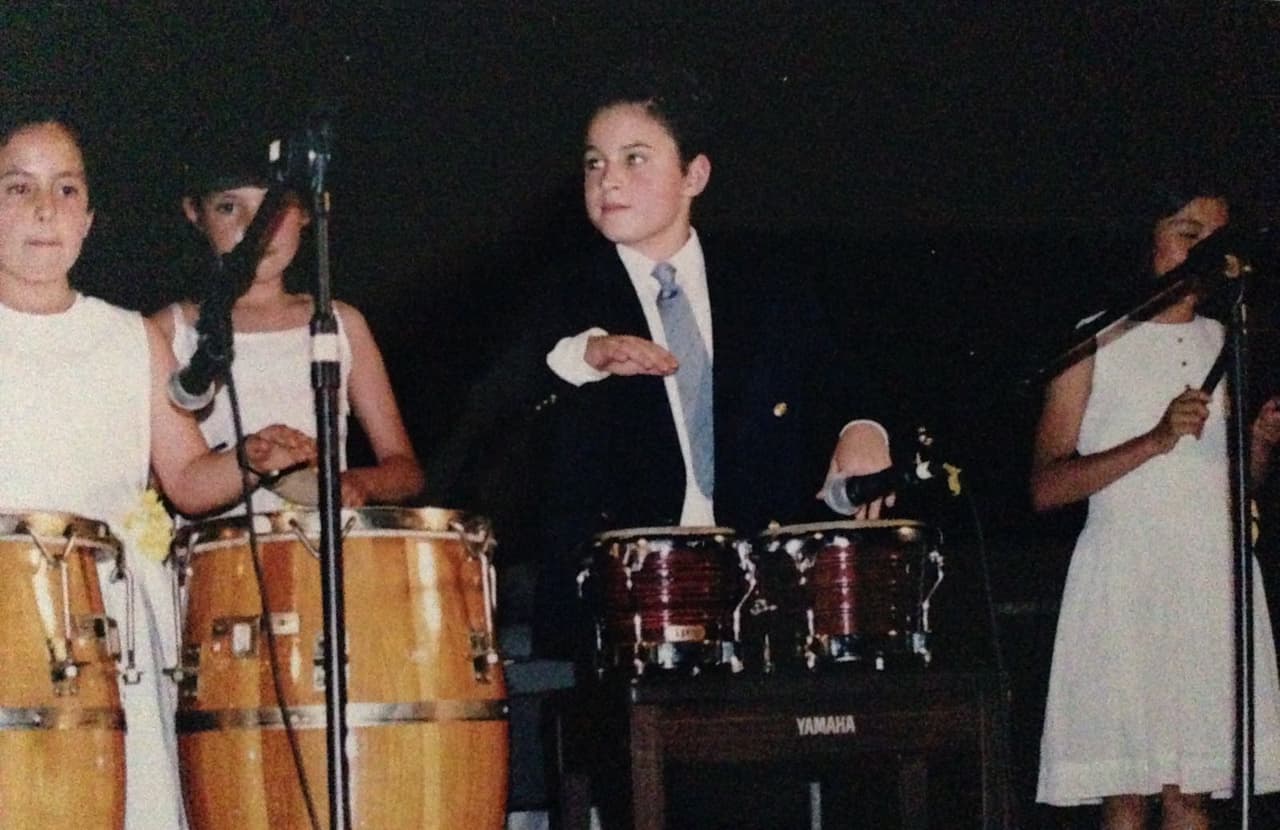 Aldo comenzó a interesarse por la música desde muy pequeño, actualmente es DJ.