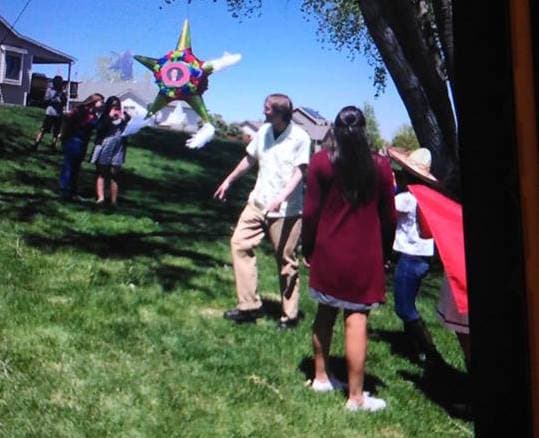 Celebración del Cinco de Mayo con la piñata de Trump
