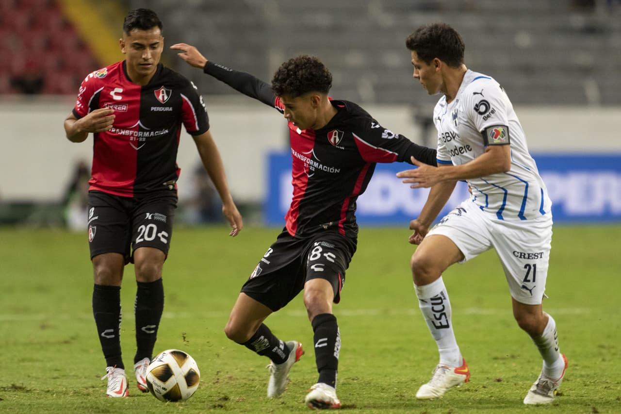 El resto del encuentro fue ríspido y muy disputado sin un claro dominador.