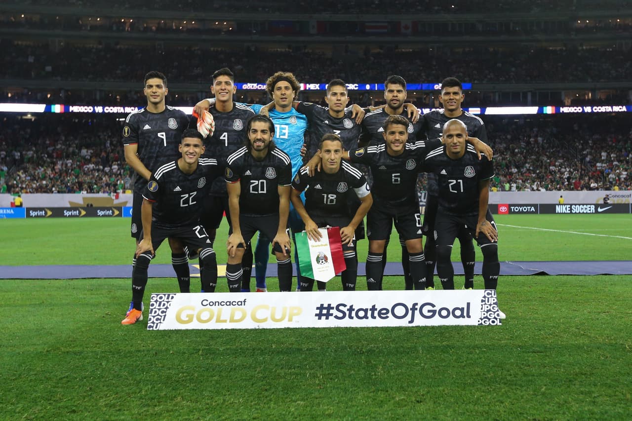 Raúl Jiménez salió al campo con la playera 9 para su partido número 76 con la Selección Mexicana.