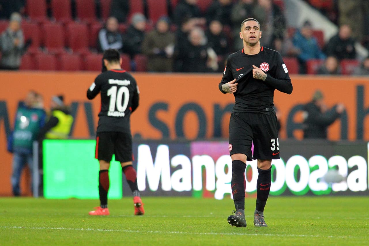 Koo Ja-Cheol, Michael Gregoritsch y Marco Richter fueron los encargados de marcar los goles para el Augsburgo, que con el triunfo se acercó a su rival de turno en la pelea por entrar a Europa League.