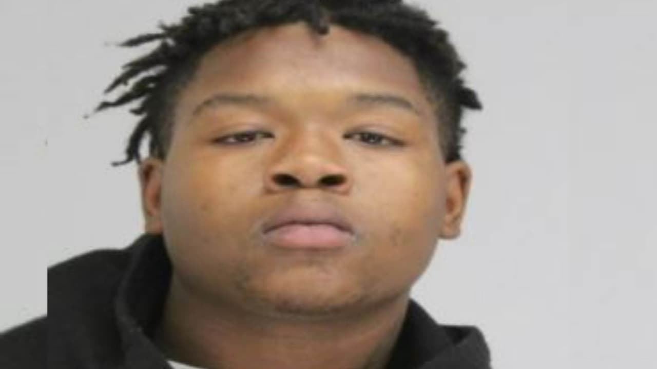 Timothy Johnson, de 19 años, de Seagoville, también está preso en la cárcel del condado de Dallas.