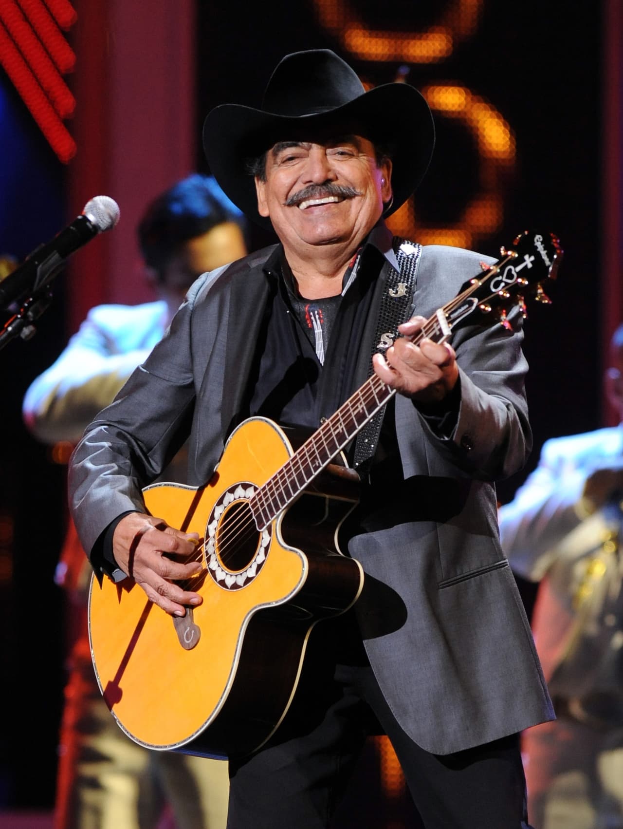 Sin duda, "El Poeta del Pueblo" dejó un legado importantísimo en la escena musical de habla hispana.