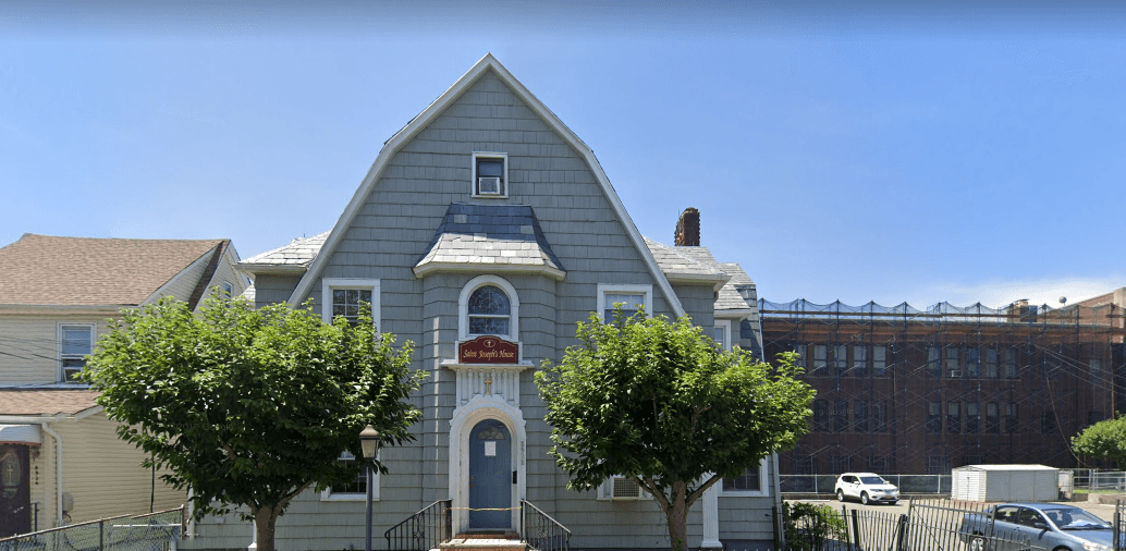 <h3 class="cms-H3-H3">Church of the Incarnation</h3>
<br>
<b>Dónde:</b> 89-28 207th Street, Queens Villlage, NY 11427 
<br>
<b>Cuando:</b> Viernes, 1 p.m. - 3 p.m.