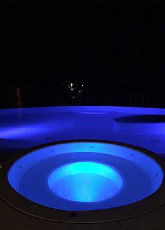 ¡Hora de disfrutar con amigos! Karla está feliz por visitar su país. #vacacionesenfamilia