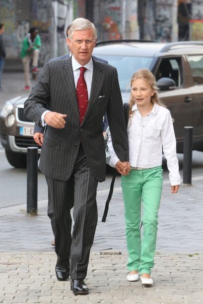 Elisabeth de Bélgica es la heredera al trono de su padre, Felipe, el rey de los Belgas. Tiene 12 años y es la mayor de cuatro hermanos.Además de su formación real, asiste al colegio y toma clases de danza. Sus padres han procurado que su vida pública sea limitada, sin embargo toma su papel ocasionalmente y siempre deja una buena impresión.Comparte mucho tiempo con sus padres y hermanos en actividades muy familiares.