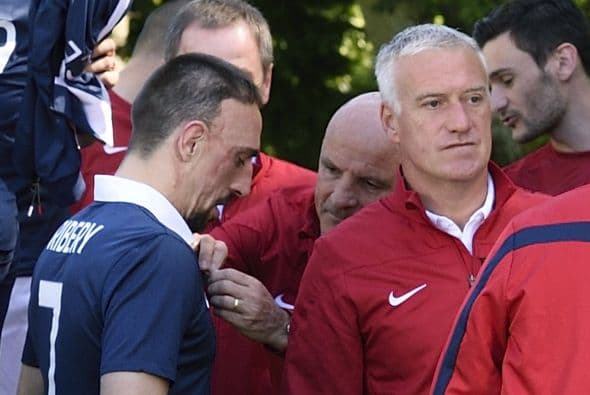 Polémica y rechazo en federación francesa por retiro de Ribery de ‘Les Bleus’