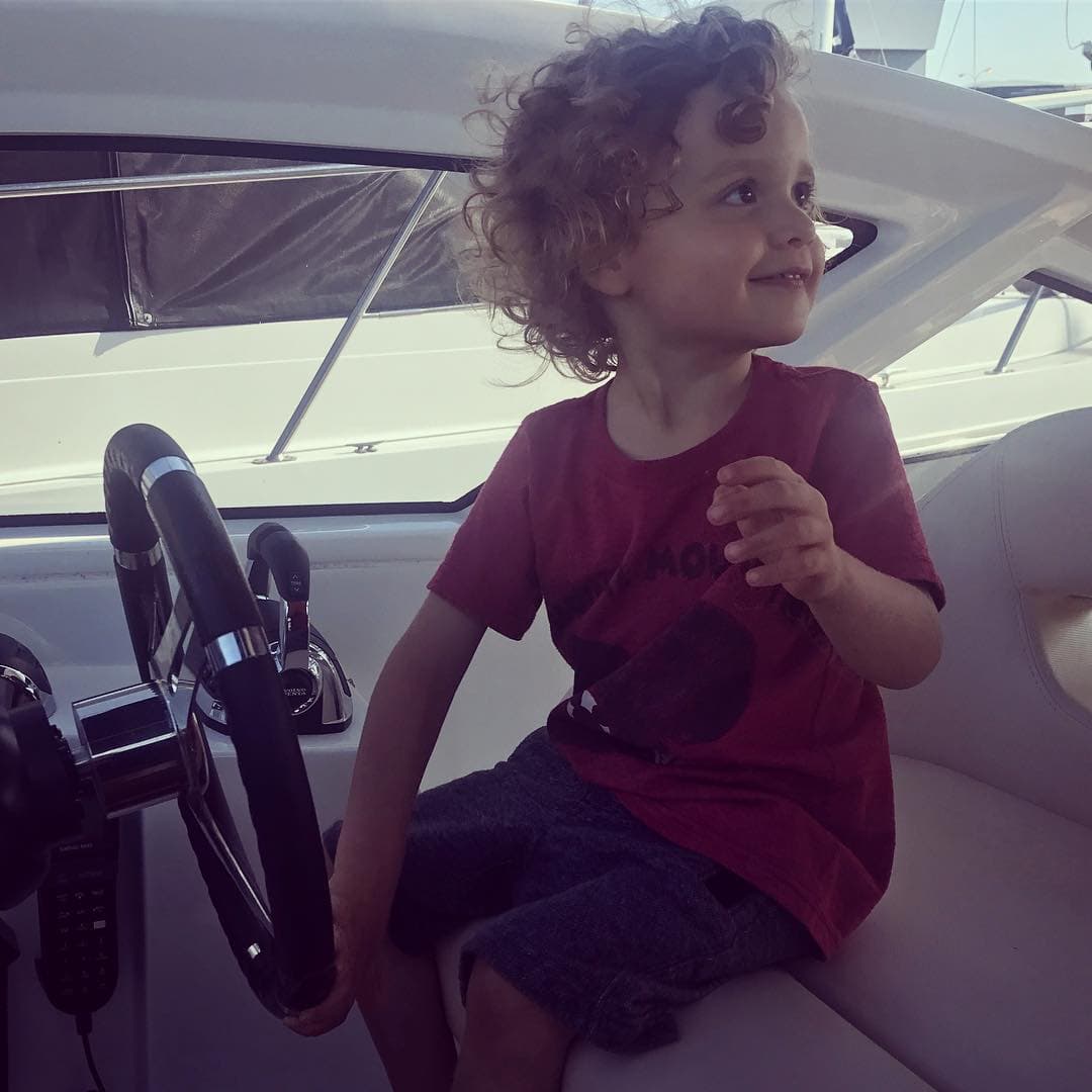 Esta fue la tierna imagen con la que
<b><a href="http://www.univision.com/temas/jaime-camil">Camil</a></b> celebró los tres años de su hijo: "Happy birthday my beautiful boy. Te amo sin fin y cada día más amor de mi vida @heidibal #3yo".