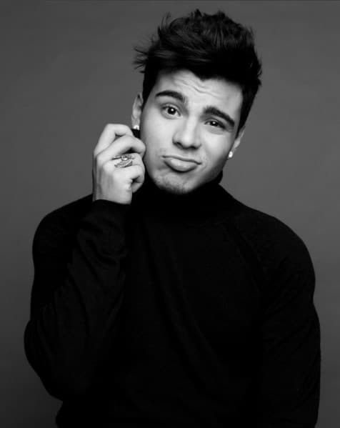 ¿Nos gustaría saber que duda tiene nuestro Sebastián y por qué esa adorable cejita levantada?