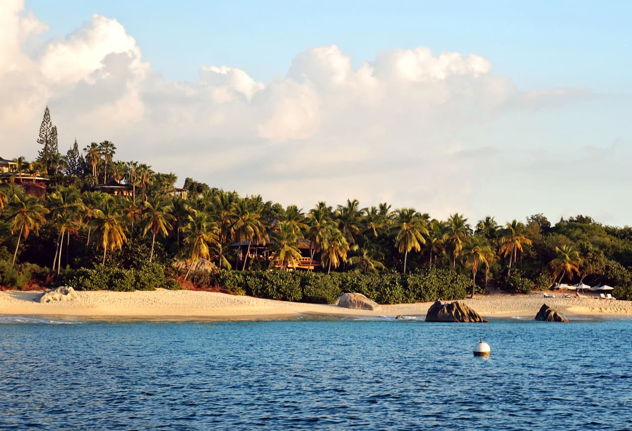 Esta es una vista del Big Trunk Bay en las Islas Vírgenes Británicas.