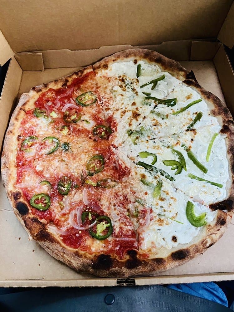<b>Oakwood Pizza Box </b>
<br>Dirección: 610 N Person St Raleigh, NC 27604
<br>Teléfono: (919) 594-1605
<br>Sitio web:
<a href="http://www.oakwoodpizzabox.com">http://www.oakwoodpizzabox.com</a>
<br>
<b><a href="https://www.yelp.com/map/oakwood-pizza-box-raleigh">Cómo llegar</a></b>
<br>
<br>Una usuaria de Yelp dijo: “la mejor pizza en Raleigh (que he probado). Luché por encontrar pizza aquí que no fuera demasiado delgada, demasiado salada, demasiado aburrida. Oakwood Pizza Box no es ninguna de estas cosas”.
