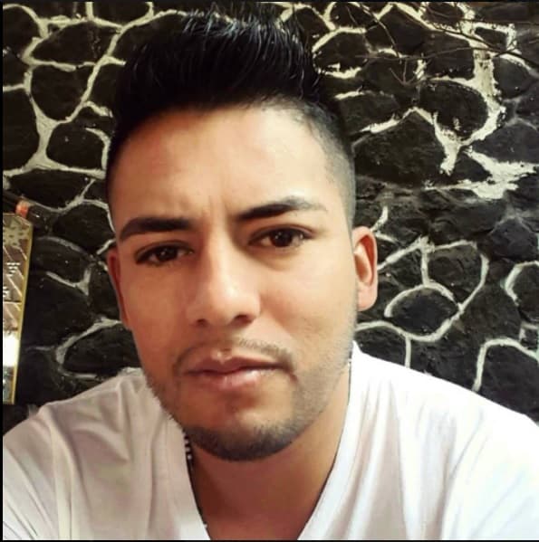 De acuerdo con los primeros informes de la Procuraduría General de Justicia de la CDMX, Reyes no murió en el lugar del tiroteo. Llegó al hospital gravemente herido y falleció en el área de urgencias.