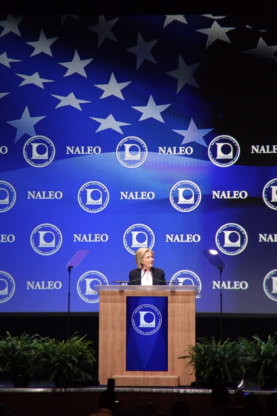 La aspirante a la presidencia de Estados Unidos participó en la conferencia anual de NALEO.
