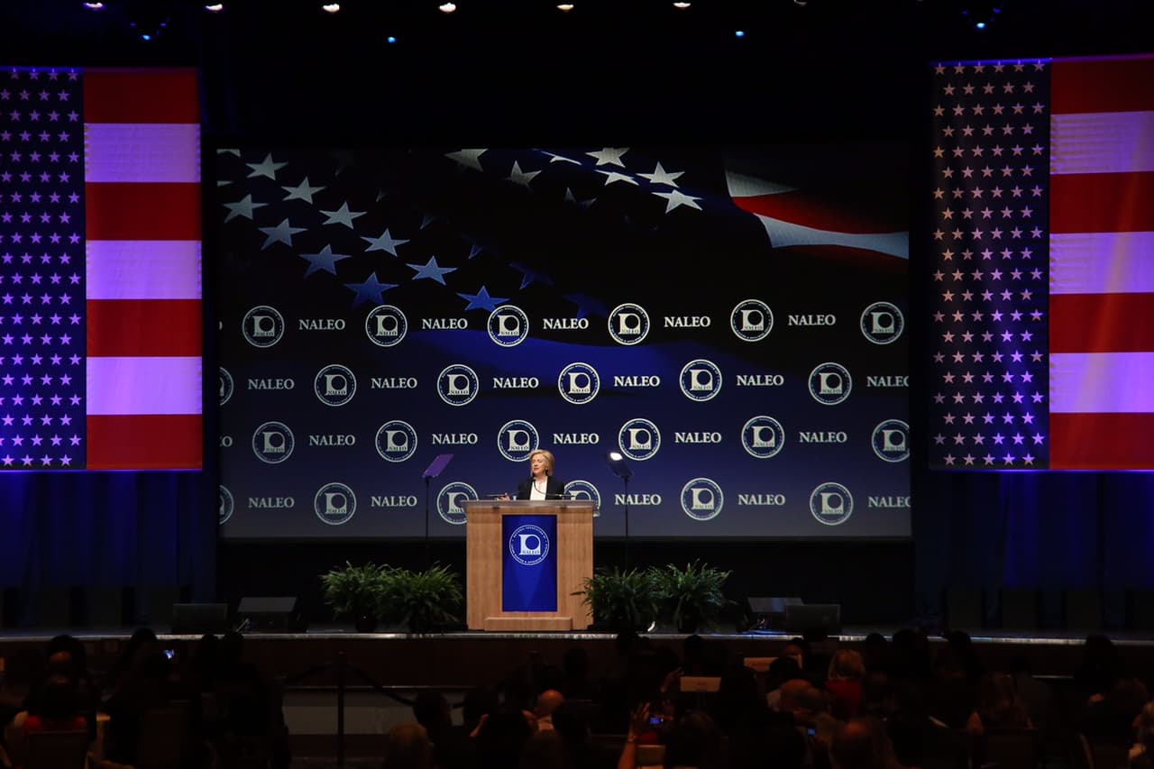 La aspirante a la presidencia de Estados Unidos participó en la conferencia anual de NALEO.