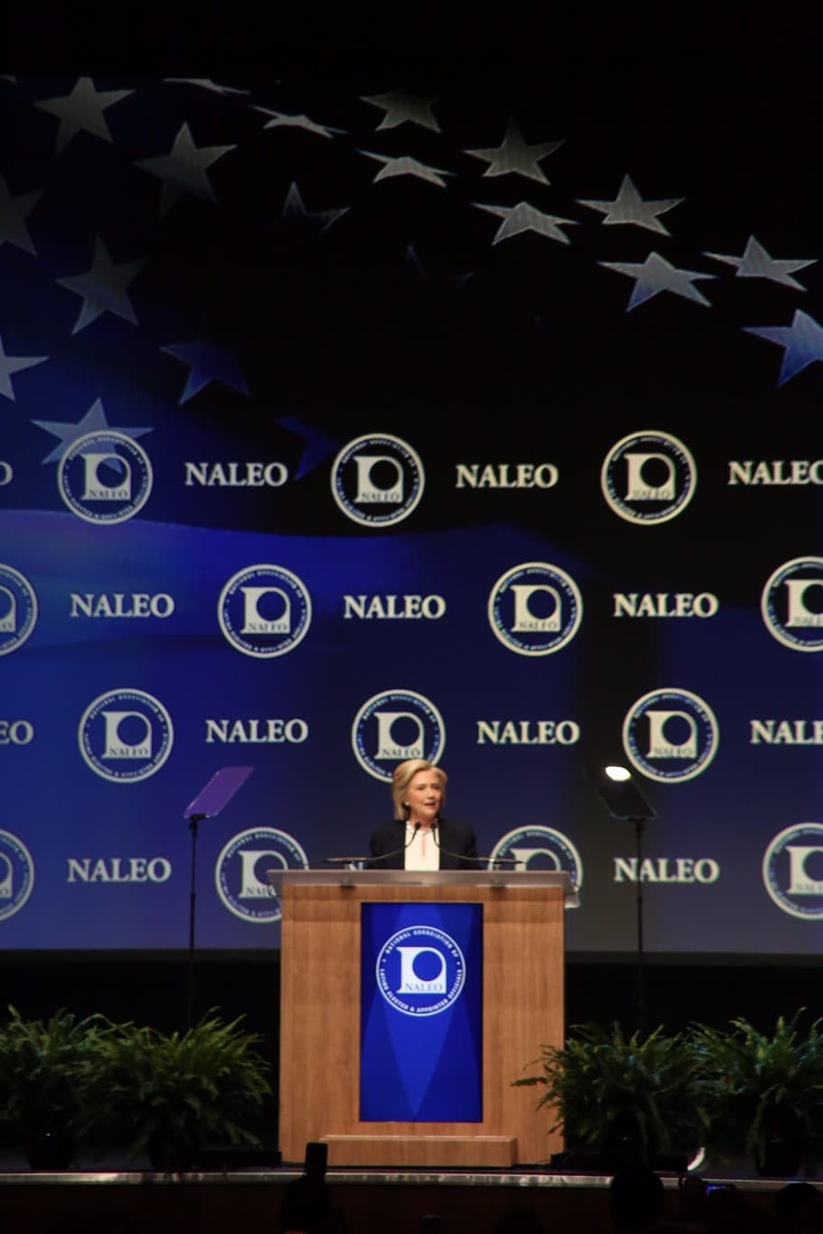La aspirante a la presidencia de Estados Unidos participó en la conferencia anual de NALEO.