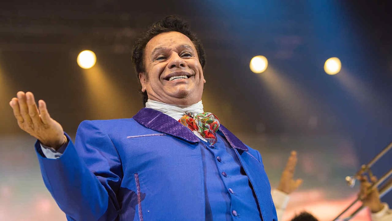 Juan Gabriel pedía tres rosas rojas en su camaríno y de comida no le podía faltar una bandeja con zanahorias, lechugas, apio, queso blanco, queso manchego y de oaxaca, además de 10 litros de agua mineral.