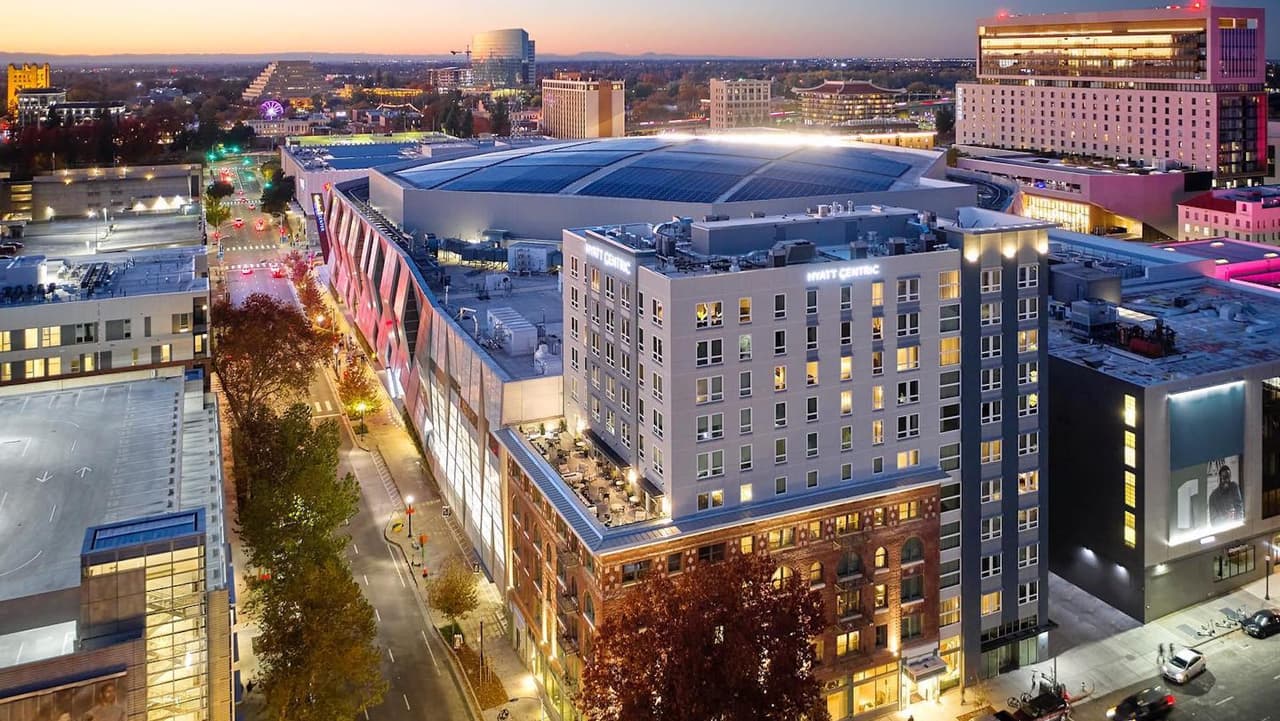 <b>New Year’s Eve at the Hyatt Centric</b>
<br>Recibe el Año Nuevo con una elegante cena de cinco platos en el 7th Street Standard y disfruta el resto de la noche en el Clayton Club en una fiesta exclusiva.
<br>
<a href="https://www.hyattcentricsacramento.com/new-years-eve/" target="_blank">Hyatt Centric</a>
<br>31 de diciembre, 7:00 pm