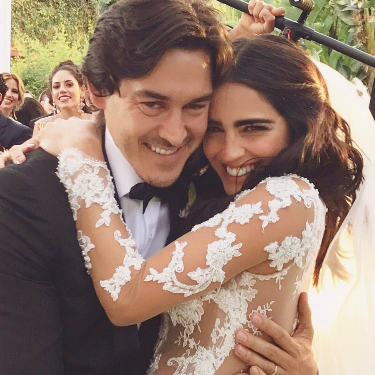 Cuando el sacerdote que los casó ambos no pudieron contener el llanto, pues al fin vieron cristalizado el sueño de casarse y formar una nueva familia.