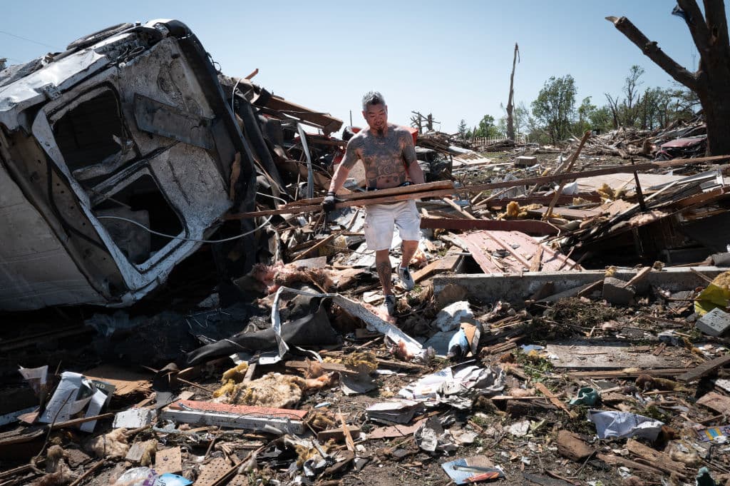 Más de 20 muertos tras las tormentas y tornados del fin de semana: continuará el mal tiempo durante el Memorial Day 