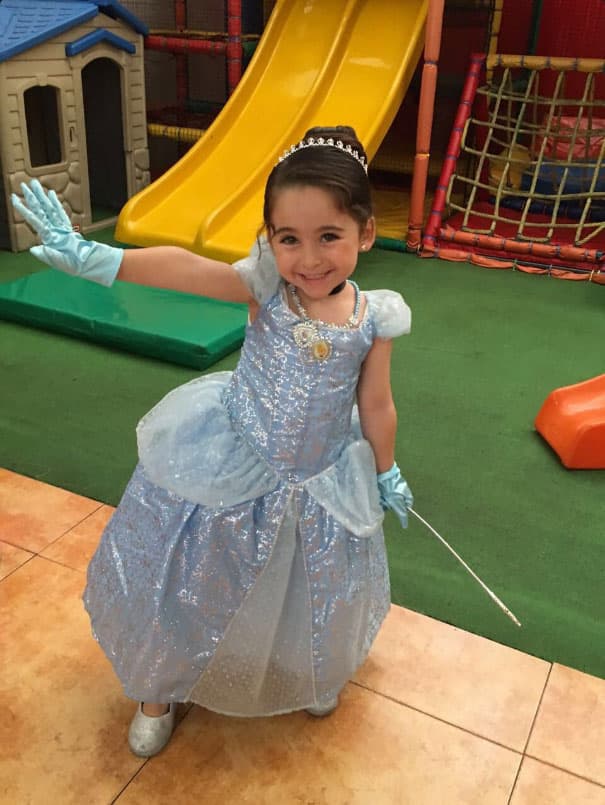 Una de las cosas que más le gusta hacer a
<b>Lara</b> es vestirse de princesa, esos disfraces le quedan a la perfección.