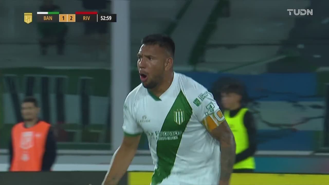 ¡Descuenta Banfield! Andrés Chávez marca 1-2 sobre River Plate