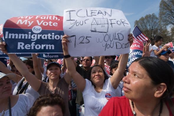 Malas noticias para los inmigrantes en Carolina del Sur. Tras casi un año de revisiones, un juez federal falló a favor de que la policía de ese estado pida papeles y revise el estado migratorio de personas sobre las cuales se tenga sospecha que se trata de indocumentados. Ver toda la información