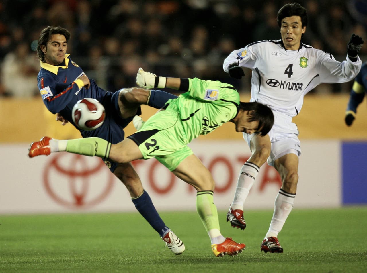 Con el pasar de los minutos, el arquero Sun-Tae Kwon se hizo cada vez más importante para evitar que llegara el gol. Este portero será el único que estará en la edición del 2016 de nuevo.