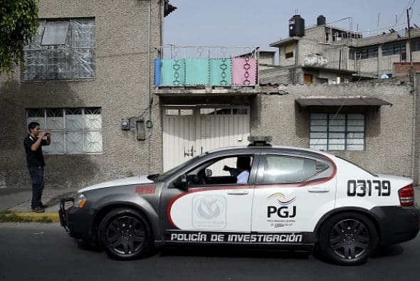 Las autoridades no han revelado la identidad de la persona que rentó el cuarto a los detenidos.