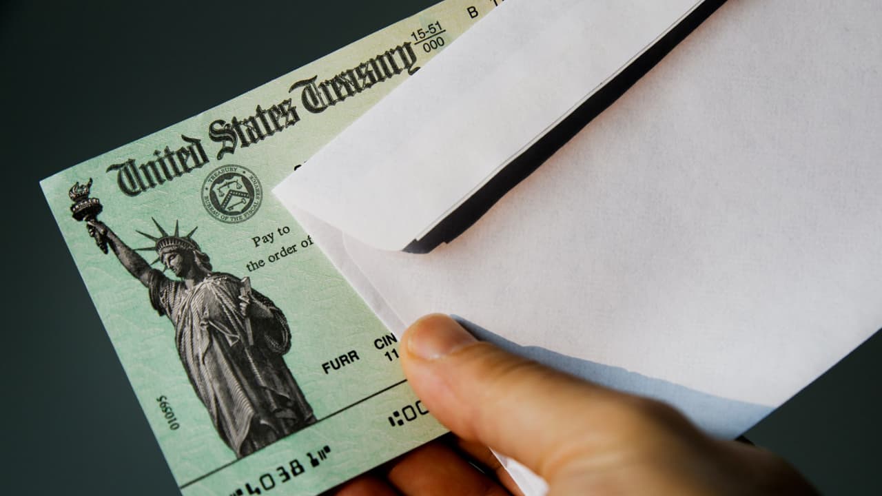 Estas personas recibirán los cheques de $600 y $500 adicionales para familias con hijos en California