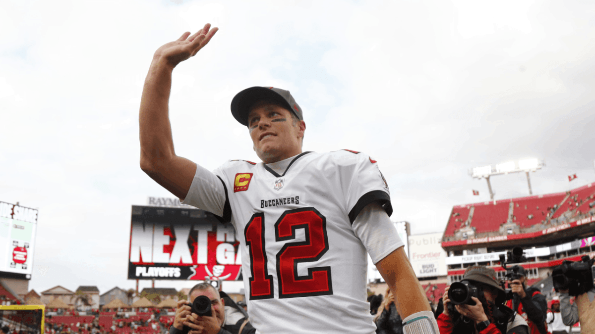Tom Brady agradece a Tampa y a los fans Bucaneros al hacer oficial su retiro de la NFL