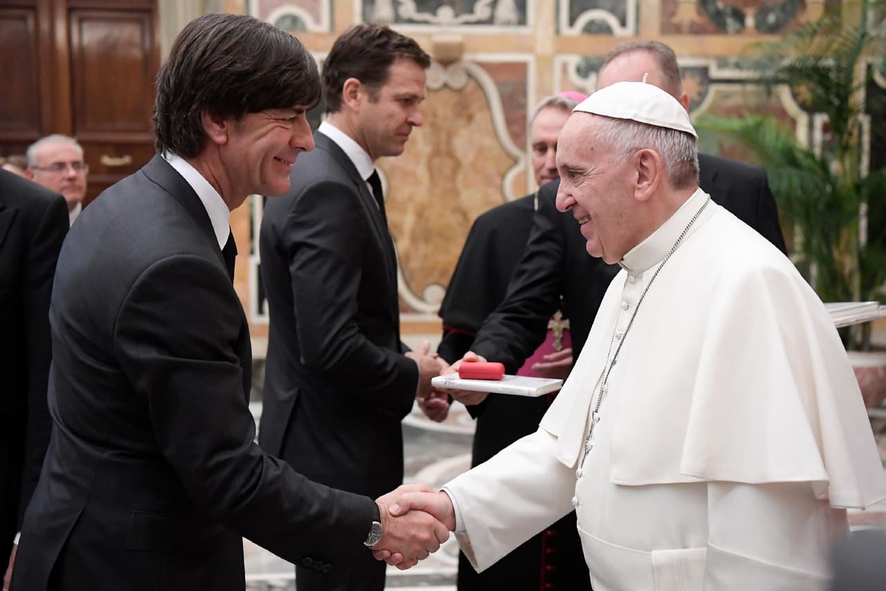 El campeón Alemania visita al Papa Francisco y se compromete con él