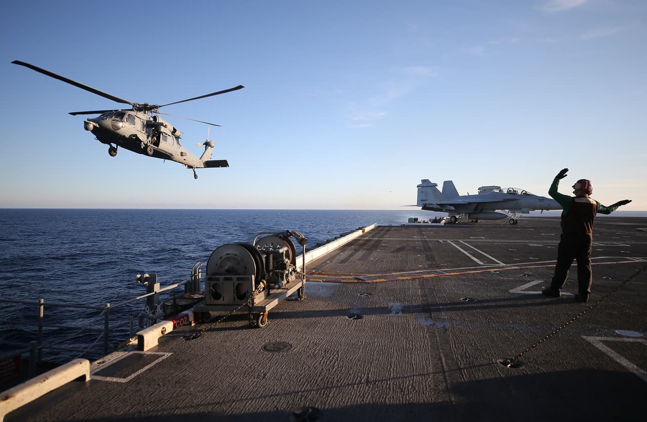 "La pandemia cambió muchas cosas que la Armada hace normalmente", dijo el especialista jefe de operaciones Torrence Mabry en un comunicado, citado por 
<i>The Seattle Times</i>. "Afortunadamente, 
<a href="https://www.seattletimes.com/seattle-news/uss-nimitz-first-navy-carrier-deployed-amid-pandemic-returns-to-bremerton/" target="_blank">fuimos el barco que pudo hacerlo.</a> Hicimos lo que teníamos que hacer en todo el mundo. Ahora es el momento de disfrutar del beneficio", agregó Mabry.