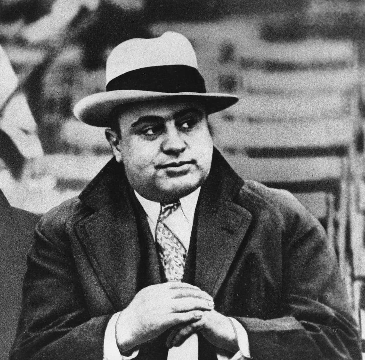 Subastan por 100,000 dólares el reloj con diamantes de Al Capone y una canción que compuso