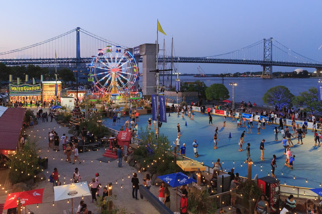 Blue Cross RiverRink Summerfest es una de las tradiciones de verano favoritas del Philadelphia Waterfront.