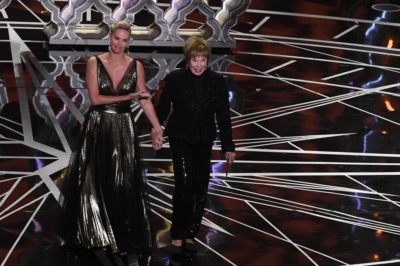 La actriz Charlize Theron y la legendaria Shirley MacLaine presentaron los nominados al Oscar a la Mejor Película Extranjera.
<br>