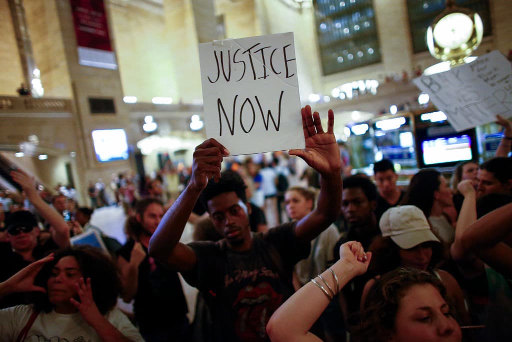 Decenas de detenidos en protestas tras el tiroteo de Dallas