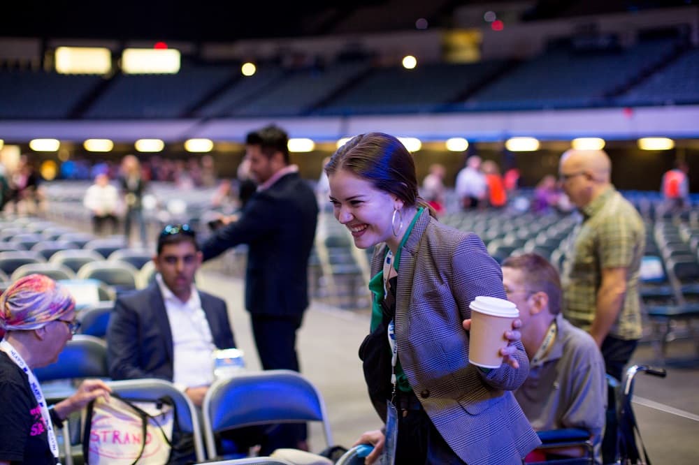 Rusty Hicks, presidente del Partido Demócrata de California, indicó antes del foro que "en nombre de casi nueve millones de demócratas en California, estamos deseosos de oír de este fabuloso grupo de candidatos a la presidencia".