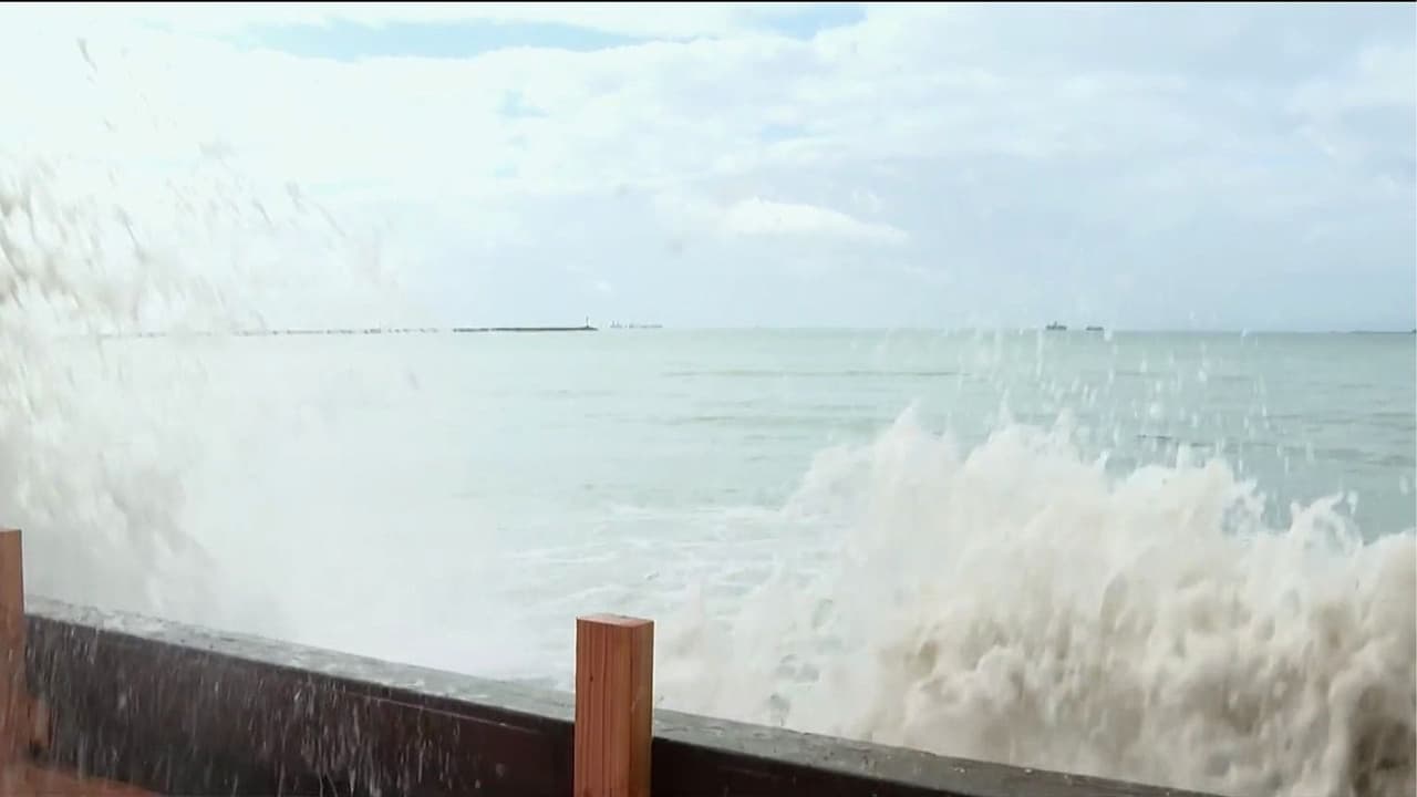 Emergencia en la costa de Long Beach: ocho casas sufren daños y hay riesgo de derrumbe