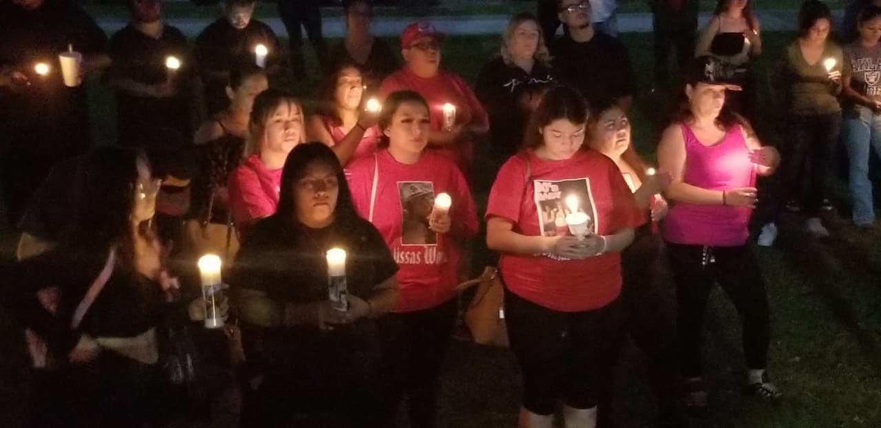 En el emotivo acto se pudieron observar camisetas con la foto de la malograda Jolissa Fuentes.